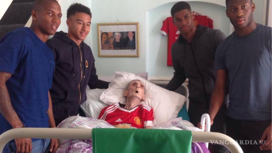 Abuelo murió minutos después de conocer a jugadores del Manchester United