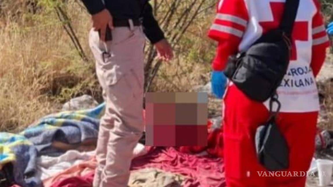 Rescatan a mujer encobijada con vida en terreno baldío de Torreón, denuncia golpiza