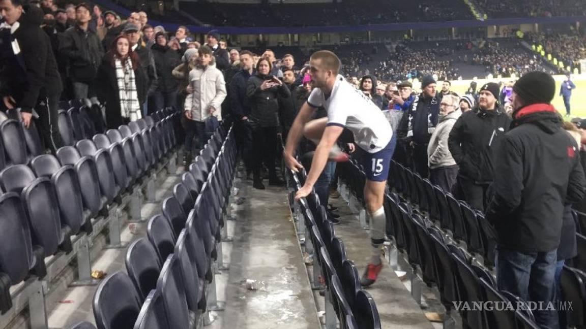 Jugador del Tottenham salta a la tribuna para encarar a 'aficionados' racistas