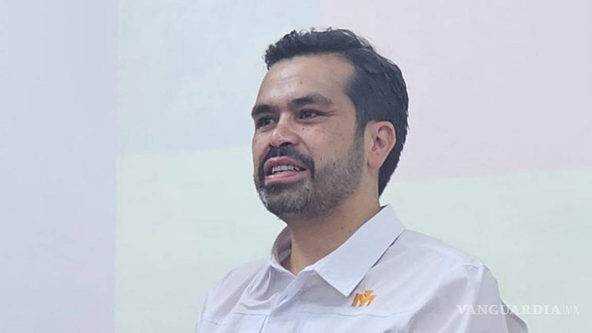 $!A su encuentro con alumnos, Álvarez Máynez no llevó sus tenis fosfo.