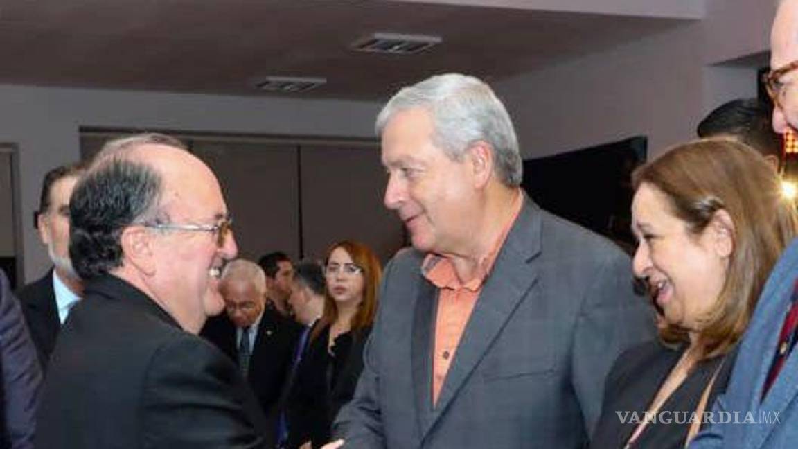 $!El alcalde José María Fraustro Siller felicita a la Universidad La Salle por sus 15 años de labor educativa y social en Saltillo, durante el 6º Comunicado de la Comunidad Universitaria.