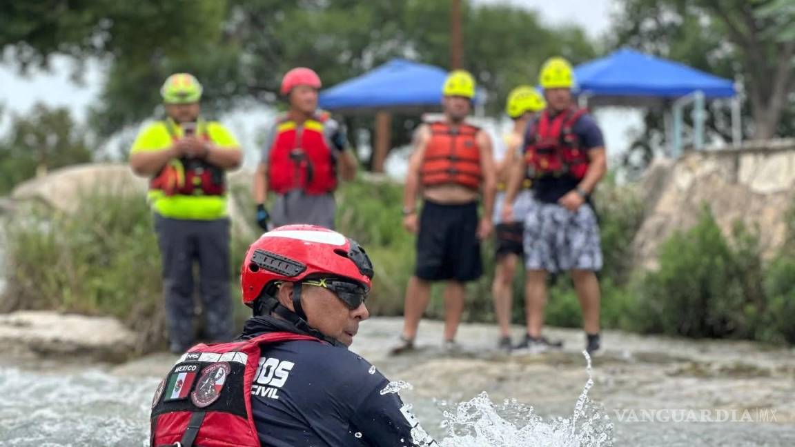 Bomberos de Ciudad Acuña y Del Río, Texas entrenan juntos en rescate acuático