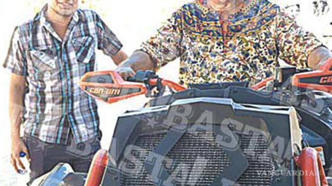 $!Juan Gabriel fue visto entrando con su novio a su hotel antes de morir