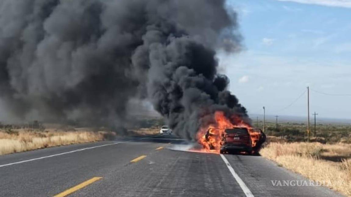 Pesadilla en la carretera: Sobreviven a incendio sobre la Saltillo-Monclova