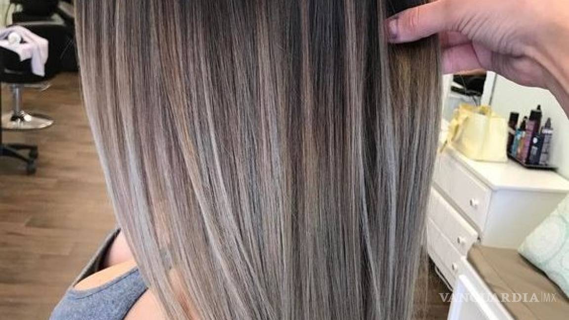 Mujer habría muerto tras teñirse el cabello, en Brasil
