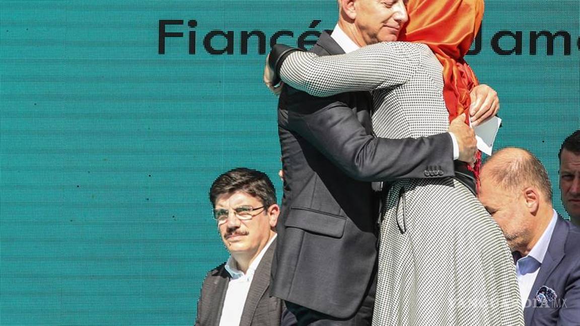 $!Amigos de Khashoggi colocan un monumento ante el consulado saudí de Estambul