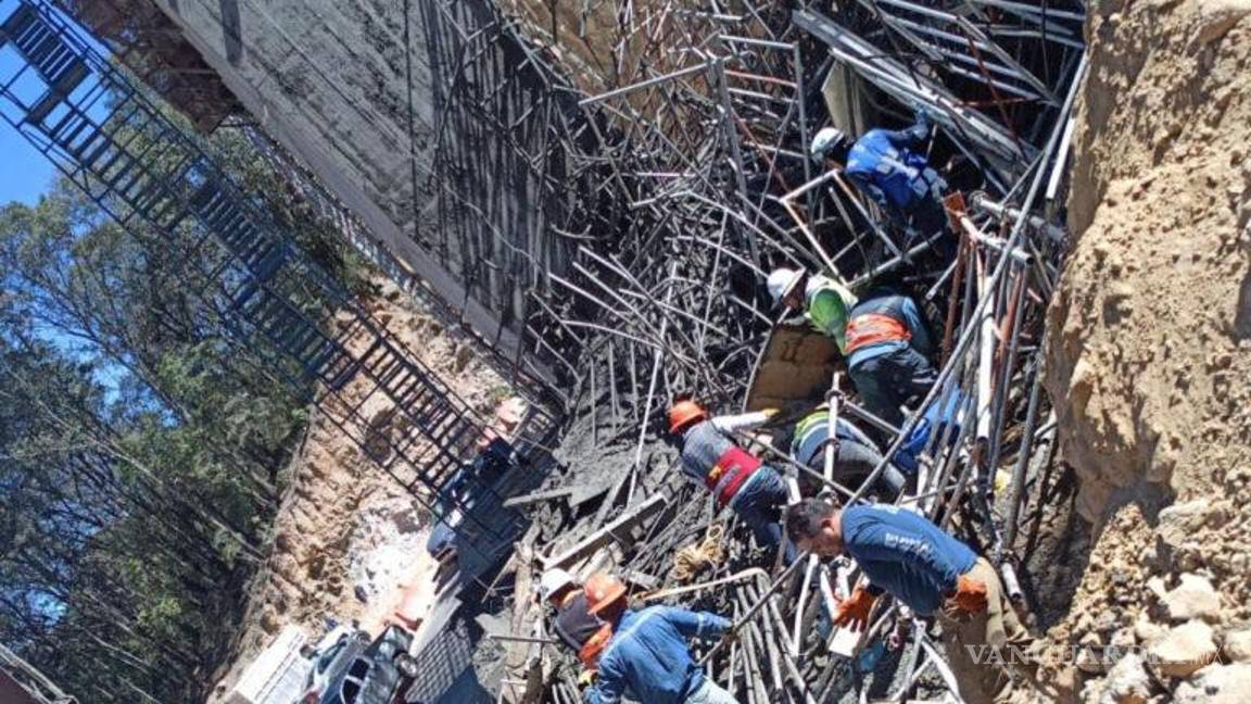 $!Derrumbe en obra de carretera en Hidalgo deja 5 muertos y 3 lesionados