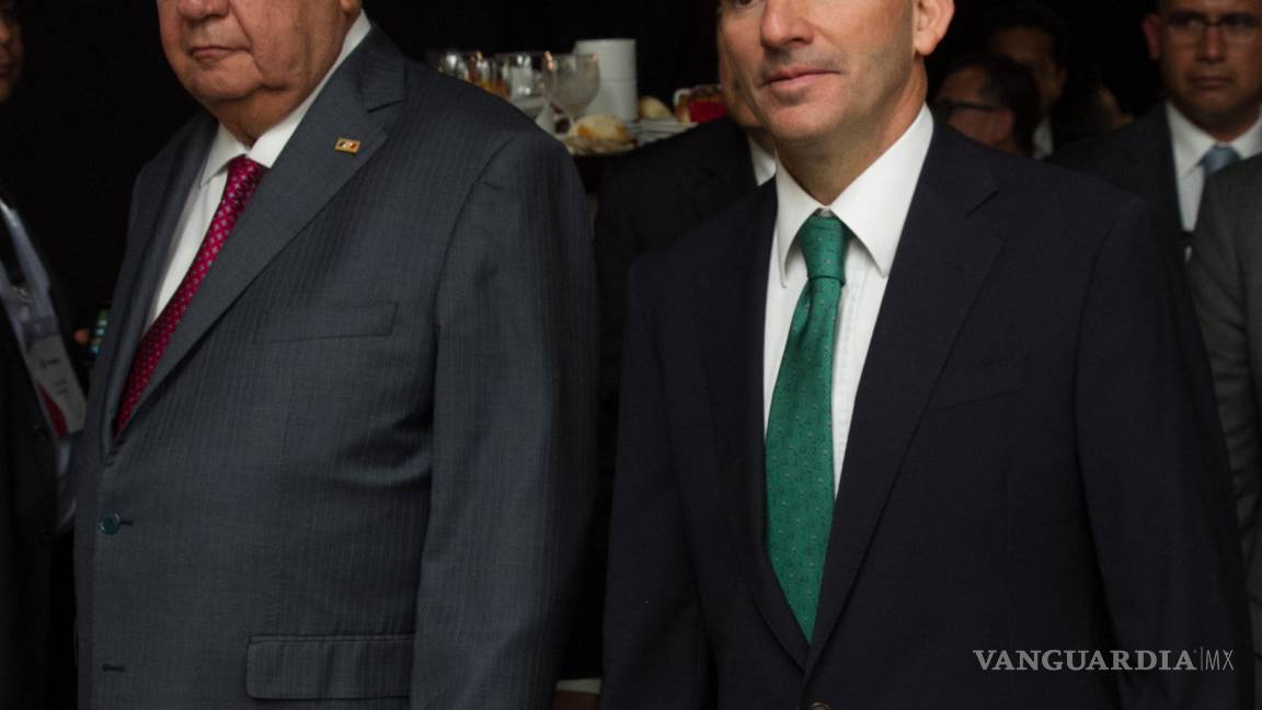 $!Entrega de ‘mega regalo’ a Romero Deschamps quedará en manos del gobierno de AMLO: Loret de Mola