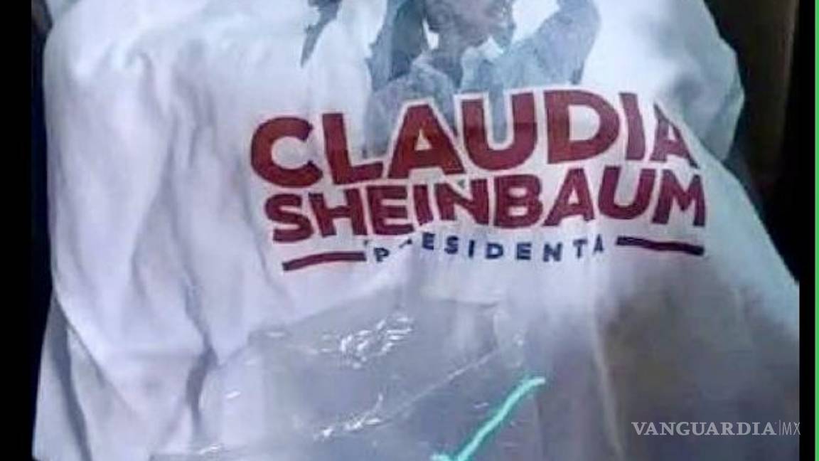 $!Kits entregados por el personal de VivaAerobus a quienes viajaron del interior del País, al zocalazo.