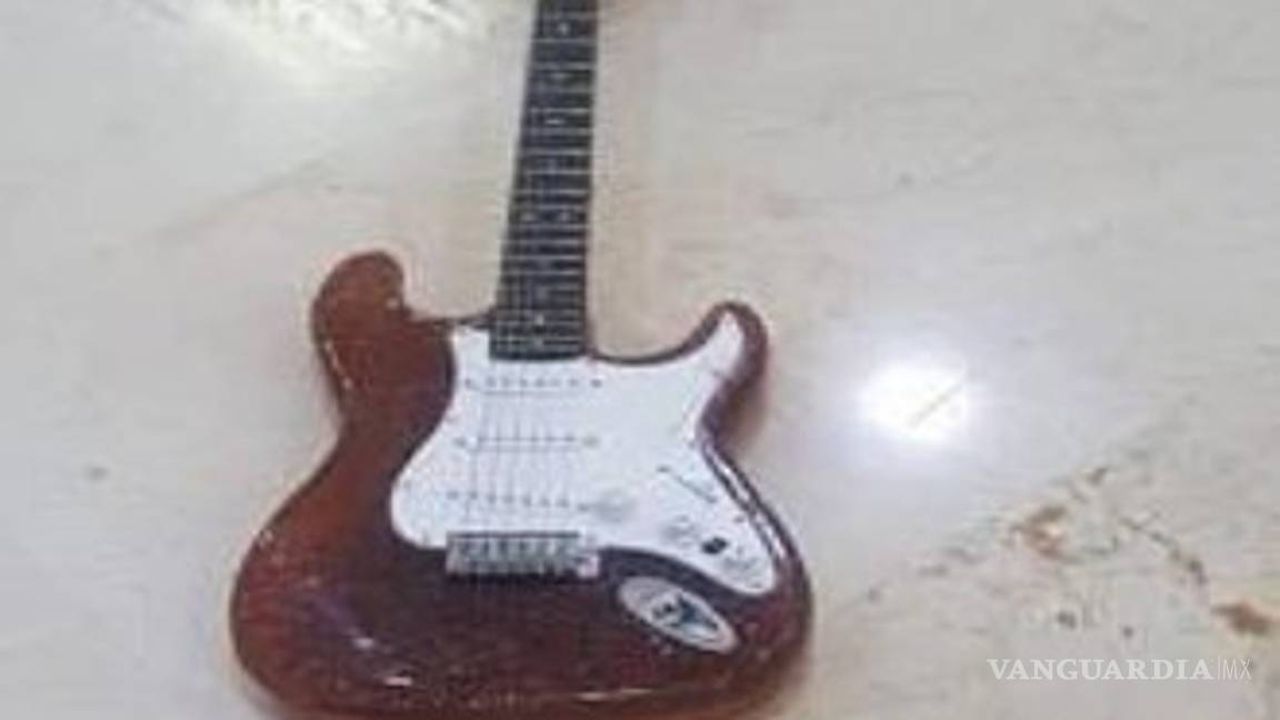 $!Decomisan guitarra eléctrica en Cancún porque estaba hecha de... ¿cocaína?
