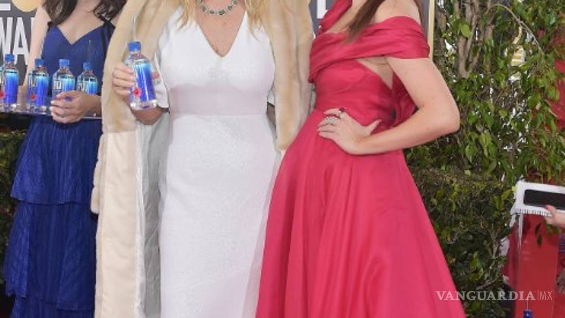 $!La ‘Chica del Agua Fiji’ que se robó los Globos de Oro