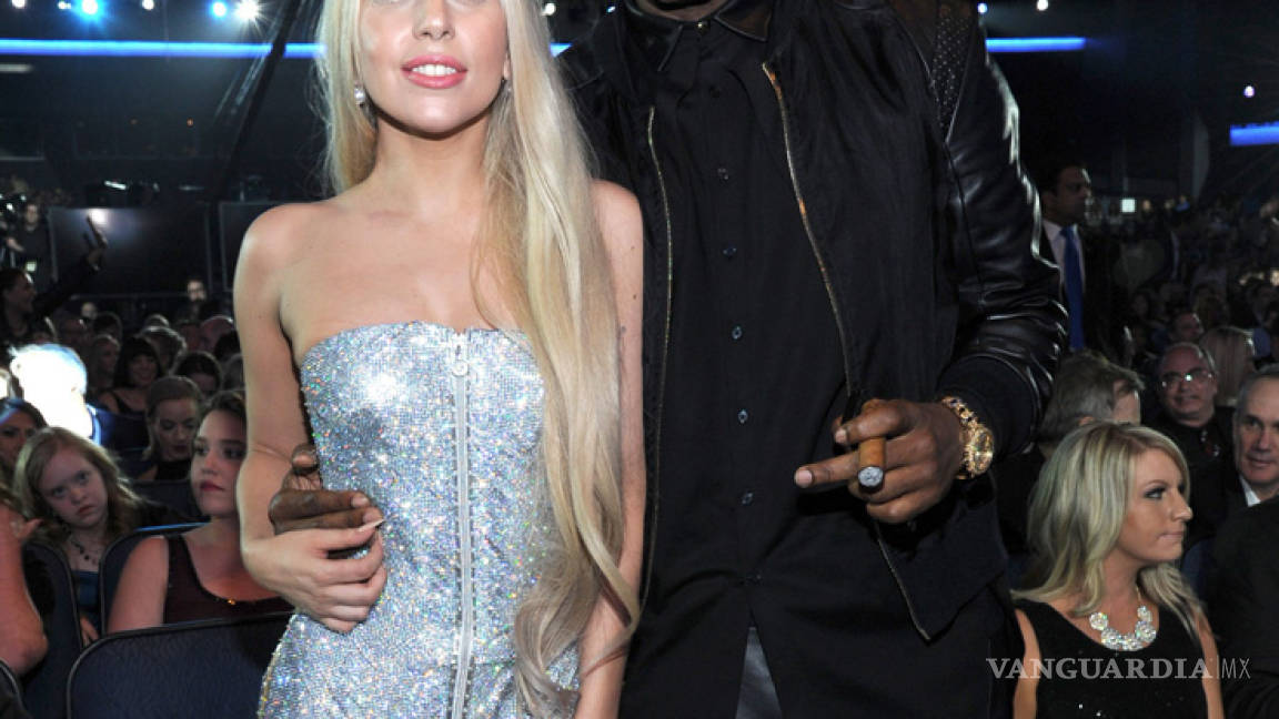 Lady Gaga se disculpa por colaborar con R. Kelly