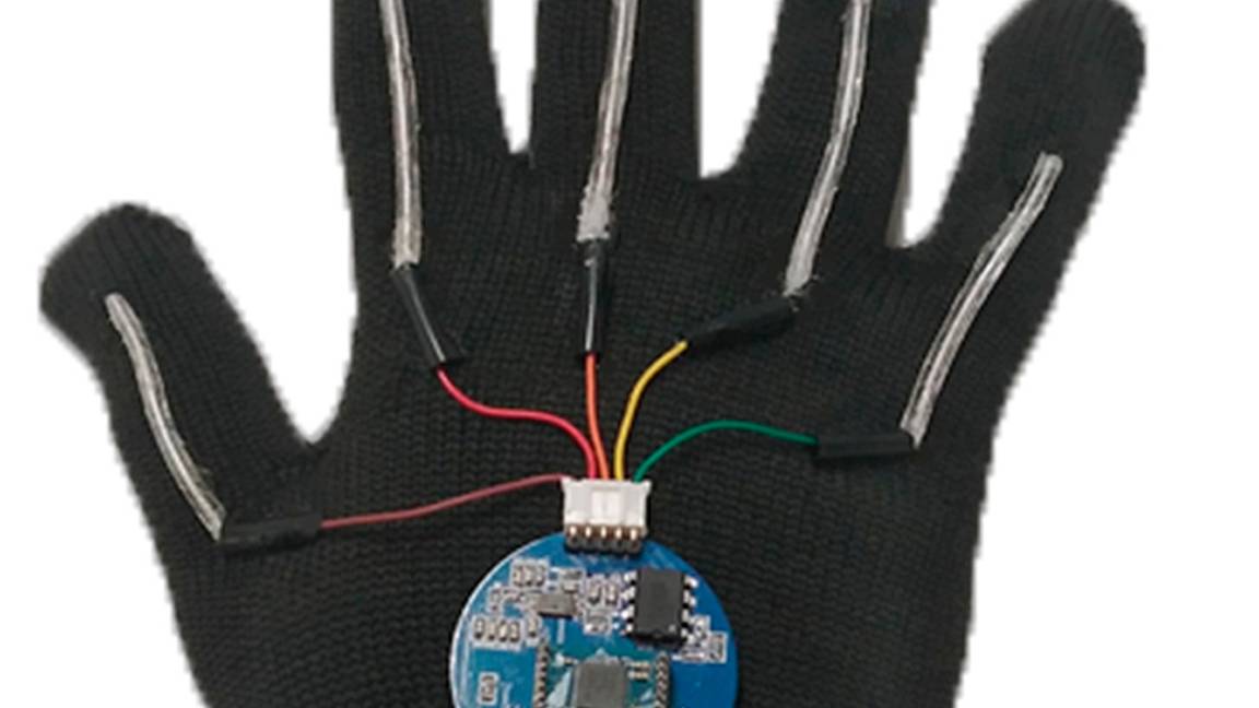 $!Con estos guantes las personas sordas podrán ponerle voz a su lenguaje de señas