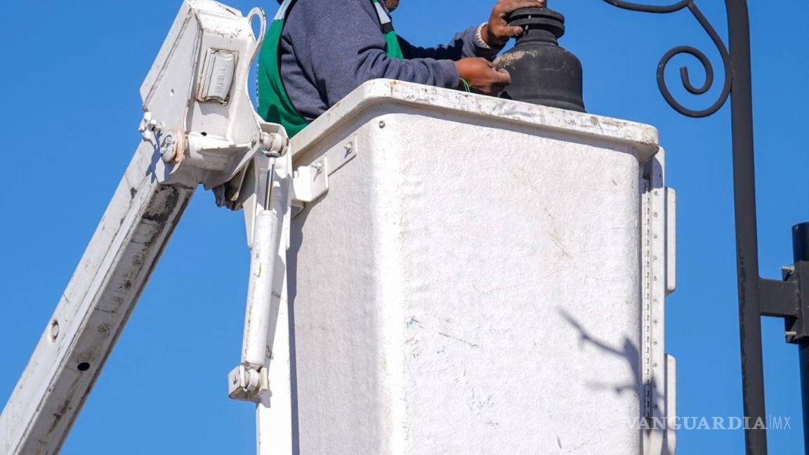 $!Con la instalación de luminarias LED, el Gobierno Municipal fortalece la seguridad y mejora la imagen urbana de colonias y vialidades.