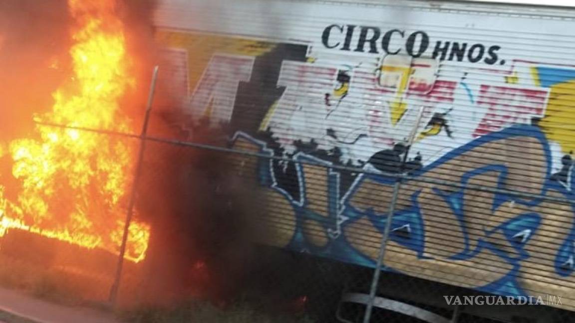 Incendio consume caja de tráiler en la Vista Hermosa, en Saltillo