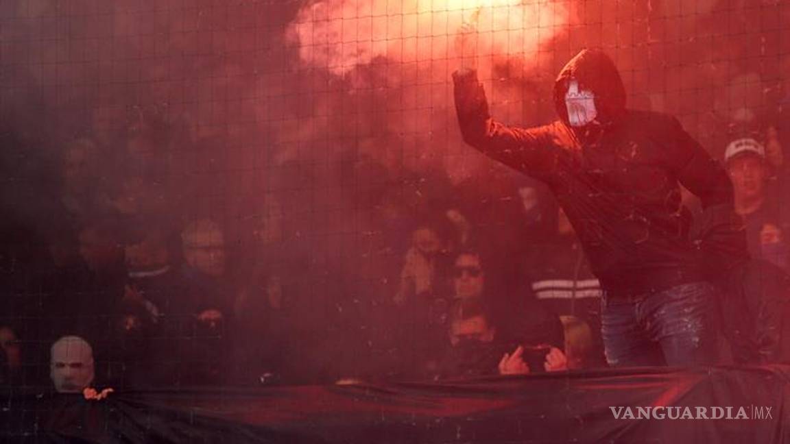 $!Fanáticos del Hamburgo no perdonan el descenso y queman su estadio