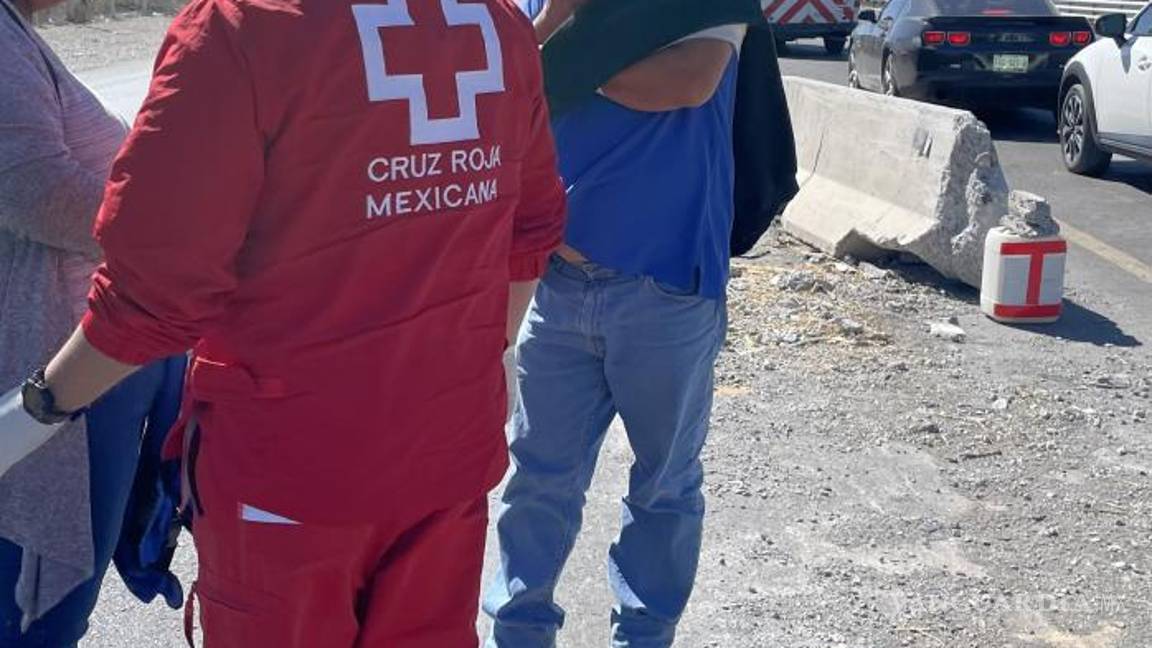 $!El impacto fue tan potente que por poco vuelca al tractocamión, ya que lo arrastró por carretera.