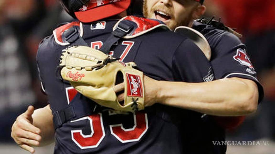 $!Indios 'despluman' a los Azulejos y se ponen 1-0 en la Serie de Campeonato de la Americana