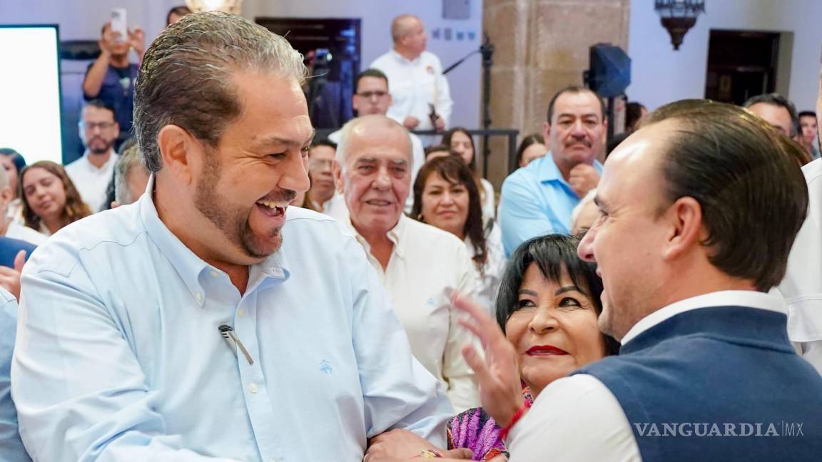 $!El alcalde Tomás Gutiérrez agradece el apoyo recibido al gobernador Manolo Jiménez.