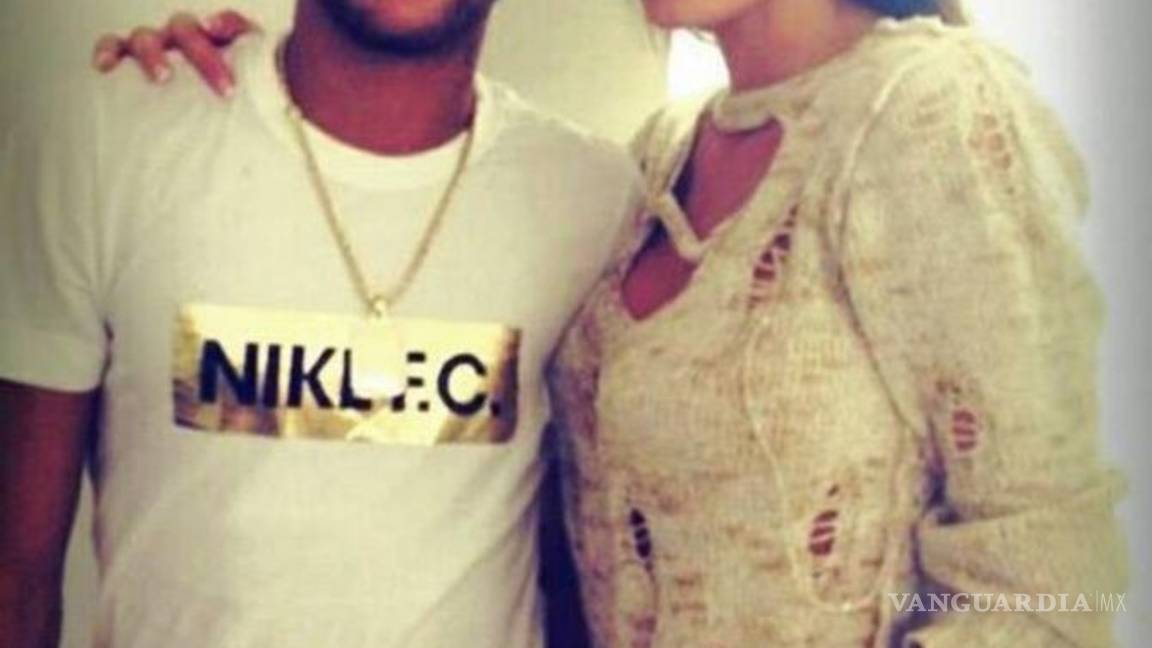 $!Ex pareja de Neymar prometió reducirse los senos; se arrepiente y hace lo contrario
