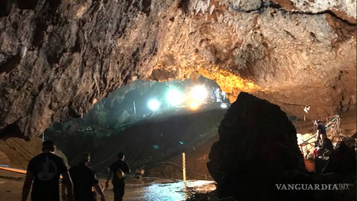 $!Rescatados los 12 niños y su entrenador atrapados en una cueva de Tailandia