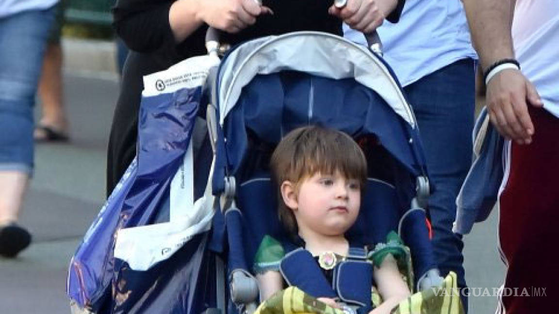 Adele paseó a su hijo disfrazado como princesa de Disney