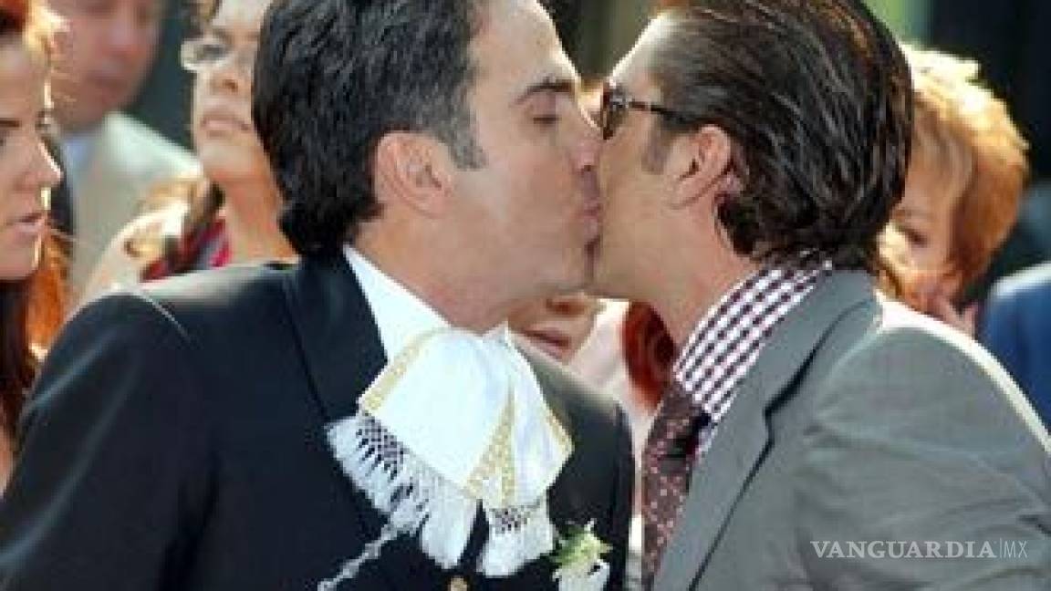 $!Vicente Fernández Jr. reta a que le manden pruebas de que Alejandro Fernández es gay