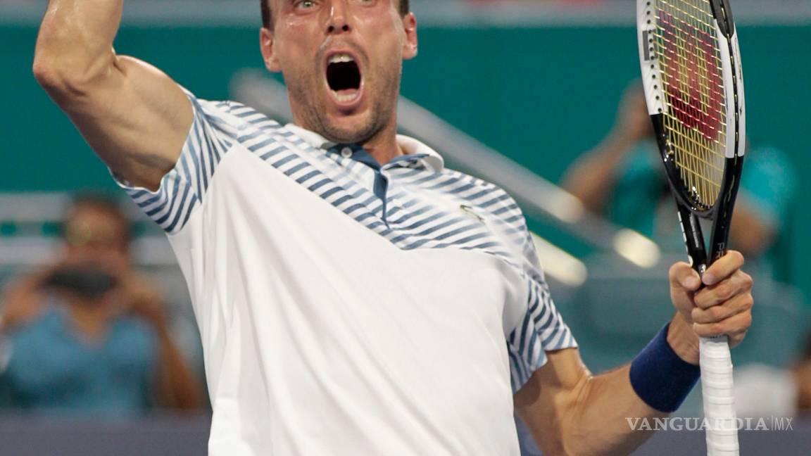 $!Roberto Bautista le da 'guillotinazo' a Novak Djokovic en el Miami Open
