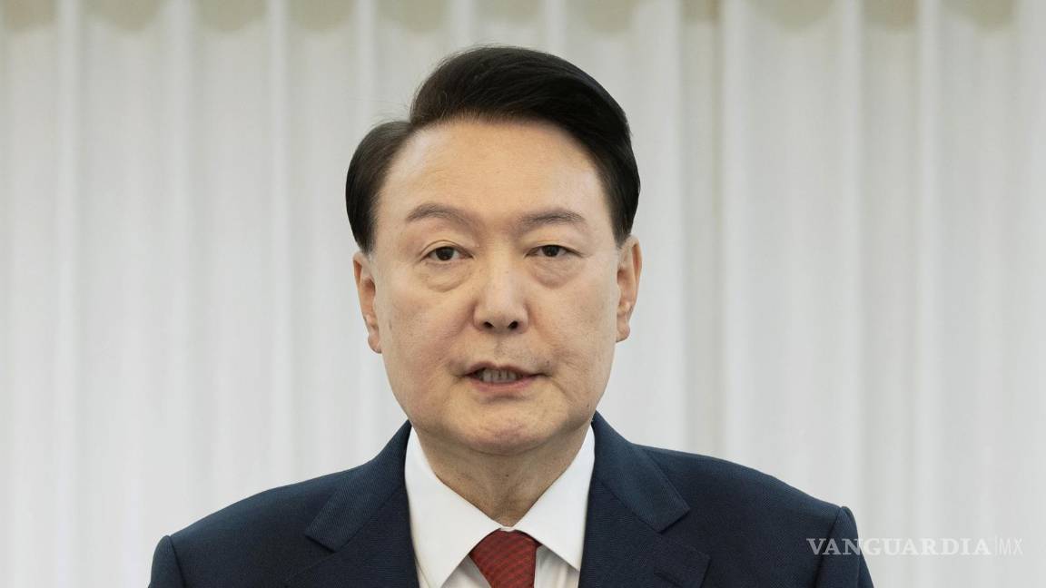 $!El presidente surcoreano Yoon Suk Yeol da un discurso en su residencia luego de que la Asamblea Nacional aprobara una moción de juicio político en su contra.