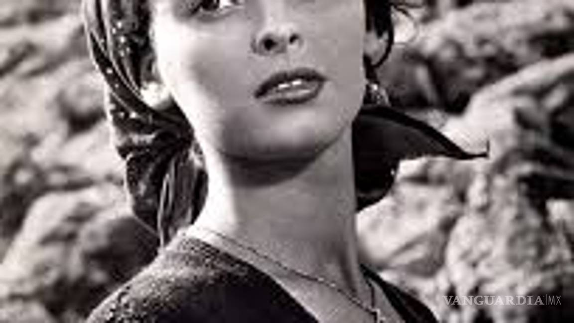 $!#AzulDeLucía: Miguel Bosé hace homenaje a su mamá con cubrebocas de su color favorito