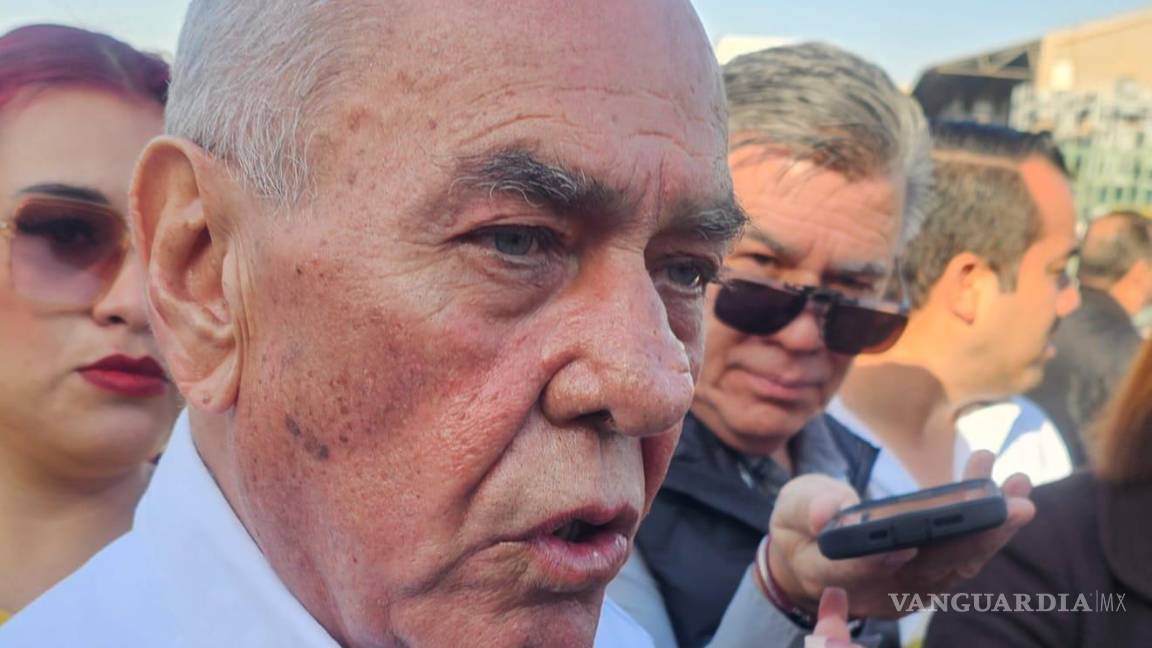 $!El secretario de Salud en Coahuila, Eliud Aguirre Vázquez, presentó el Tren de la Salud en Torreón para beneficio de la comunidad.