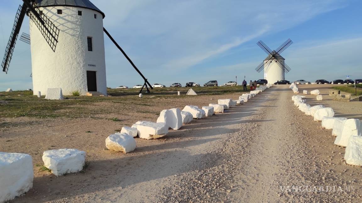 $!¡Que son molinos, no gigantes! El recorrido del Quijote por España