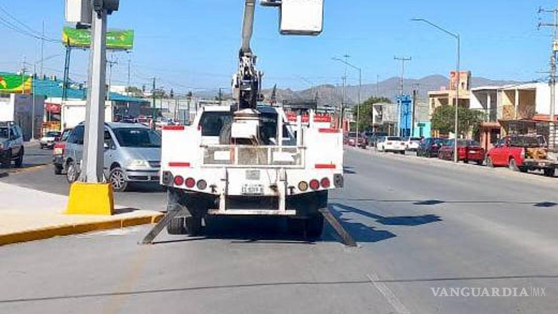 $!Varios semáforos dejaron de funcionar por fallas en el suministro de energía, como consecuencia de las ráfagas de viento.