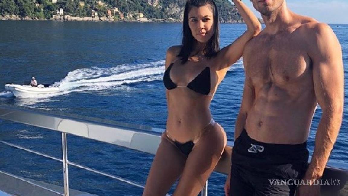 Kourtney Kardashian presume cuerpazo en la playa