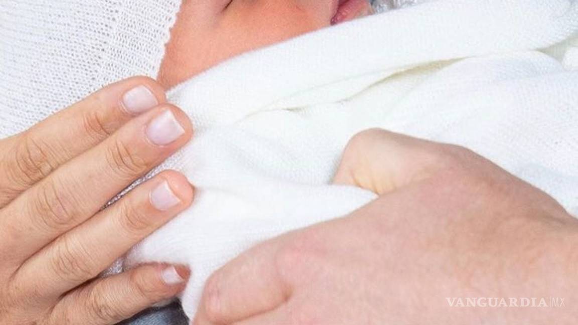 $!Meghan Markle y el Príncipe Harry presentan a su bebé por primera vez