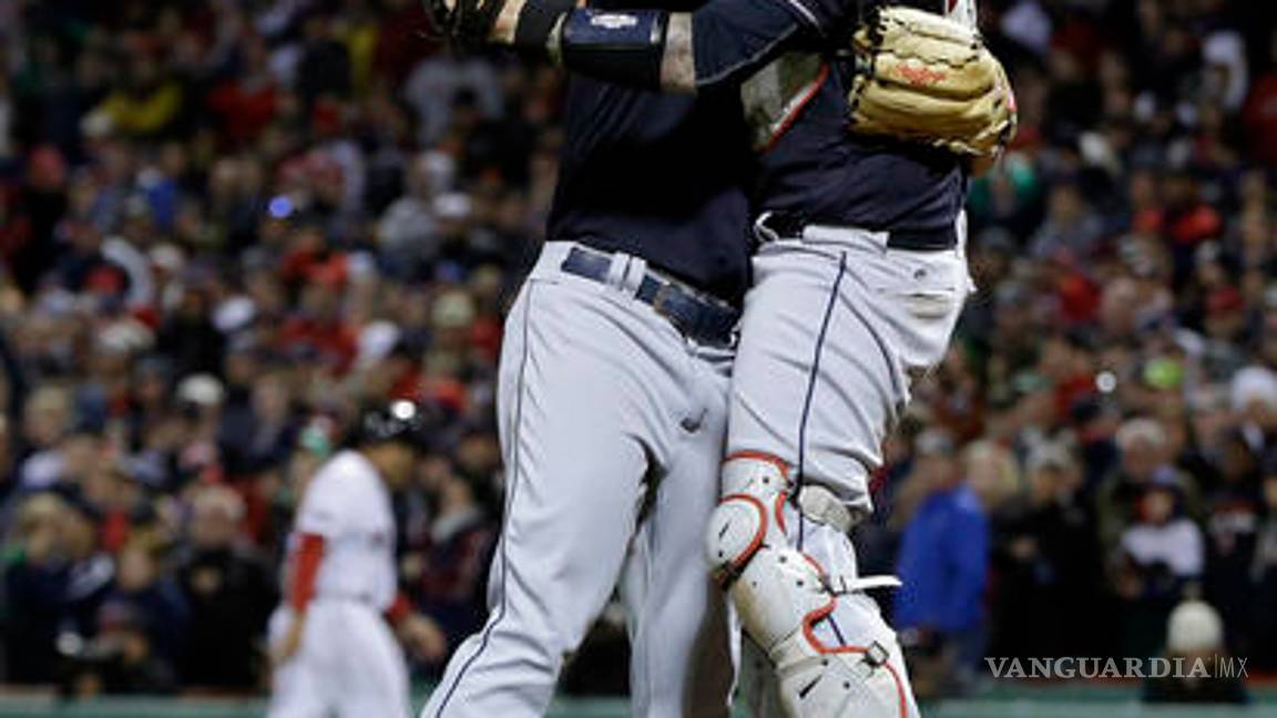 $!Indios barren a Medias Rojas