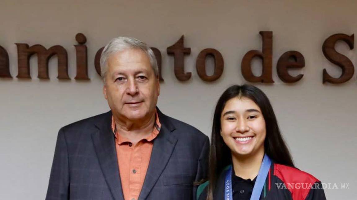 $!Ángela Ruiz Rosales agradeció el apoyo del Gobierno Municipal de Saltillo durante la ceremonia de reconocimiento.