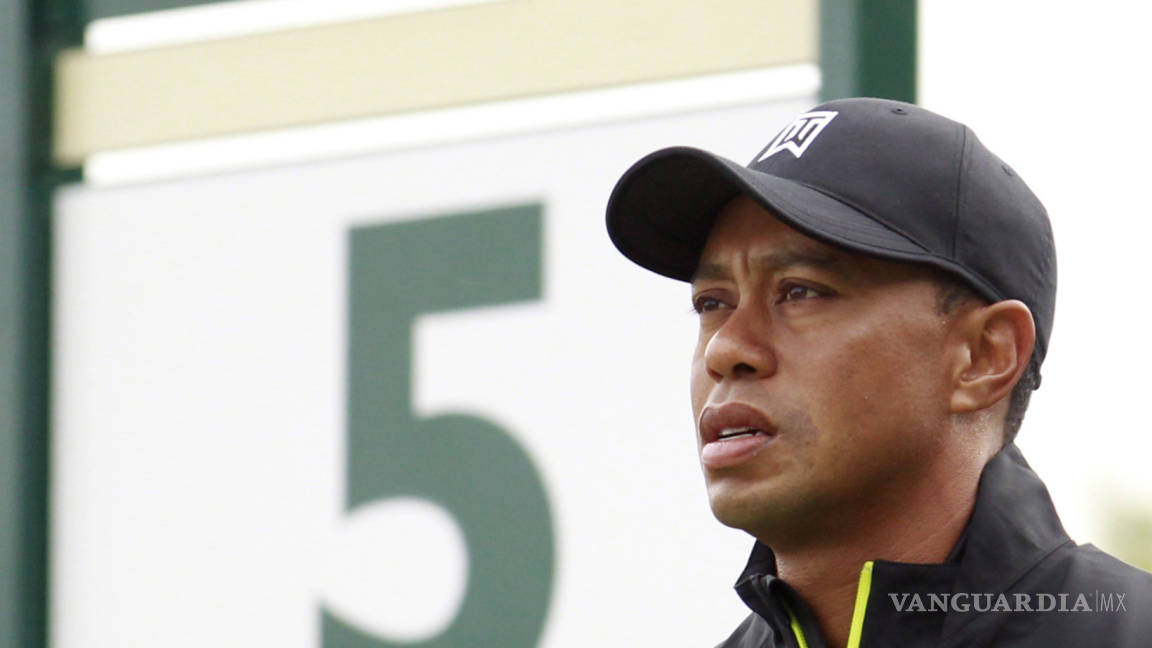 Tiger Woods sigue en picada; se baja del PGA Championship