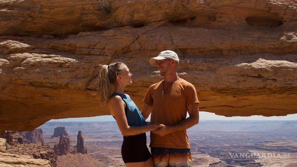 $!Petito y Laundrie habían decidido “desconectarse” del mundo con éste viaje, realizando diferentes paradas en su van y Gabby posteando diferentes fotos de lo que parecía un “idílico” recorrido.