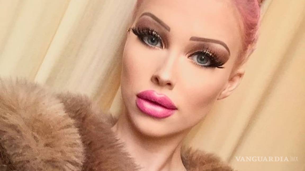 $!Video: Adolescente 'muñeca humana' gasta mil euros, de sus padres, cada mes para lucir como Barbie