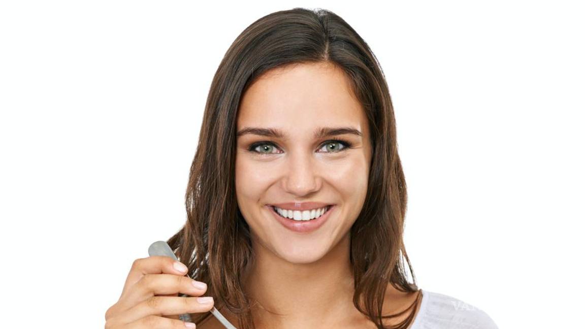 $!Una joven disfrutando de un tentempié apetitoso y saludable.