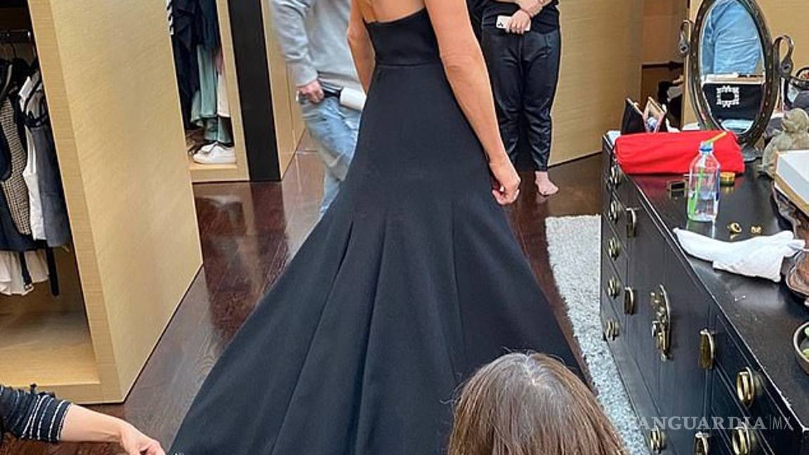 $!Jennifer Aniston aprovecha el aislamiento para sacar la ropa que ya no usa