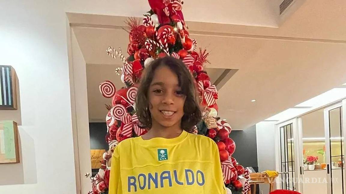 $!El diciembre pasado, Cristiano Ronaldo envió un jersey de su equipo en Arabia Saudita al hijo de Marcelo, quien es un gran admirador del astro portugués.