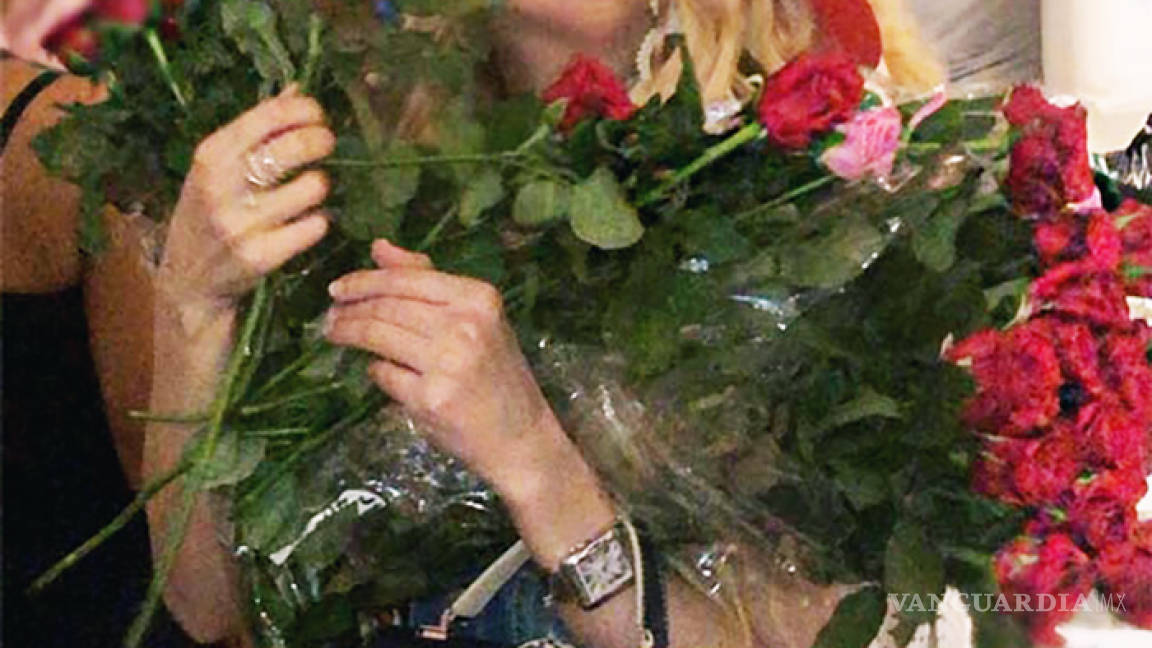Peña Nieto compró todas las flores de una mujer para regalarlas a Tania Ruiz