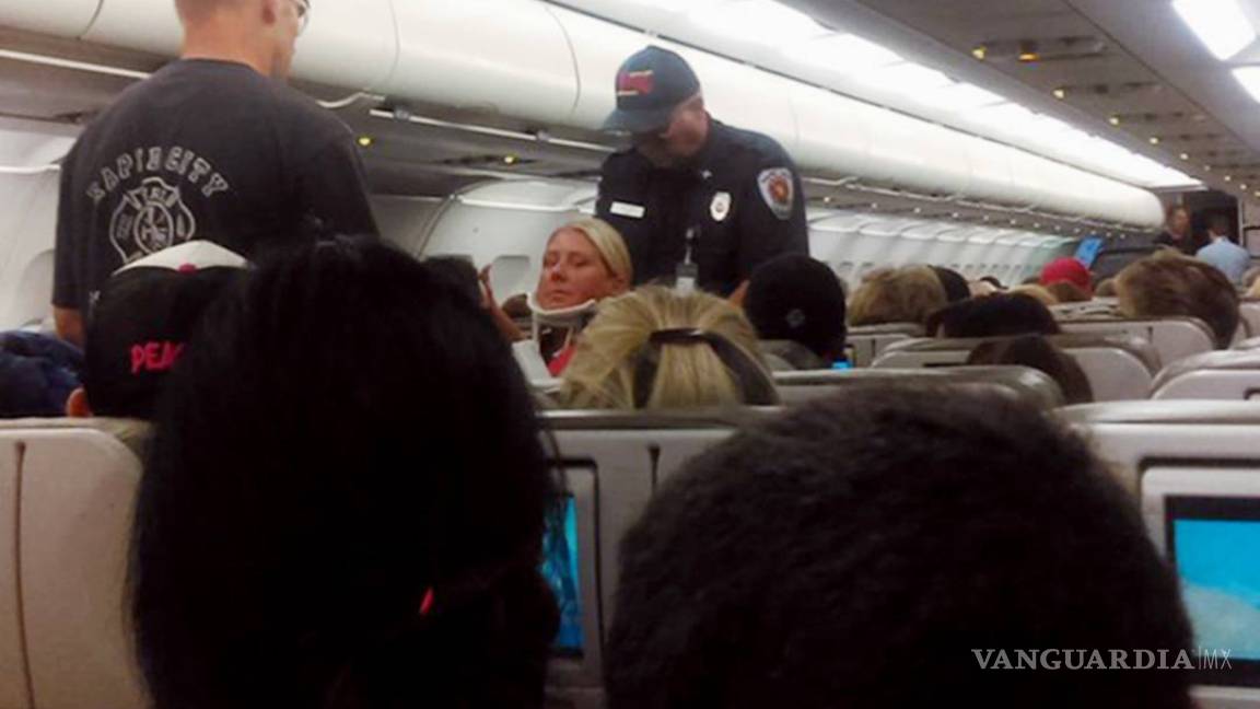 Turbulencia durante vuelo de JetBlue deja más de 20 heridos