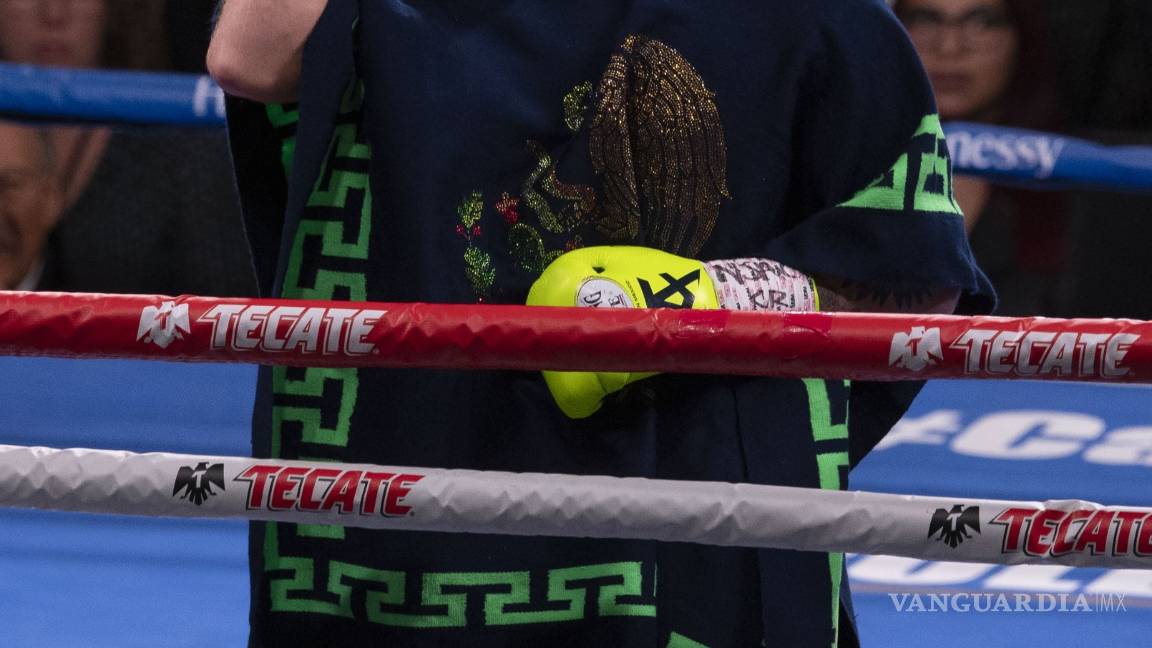 $!‘Canelo’ Álvarez entierra a Kovalev y consigue su cuarto título