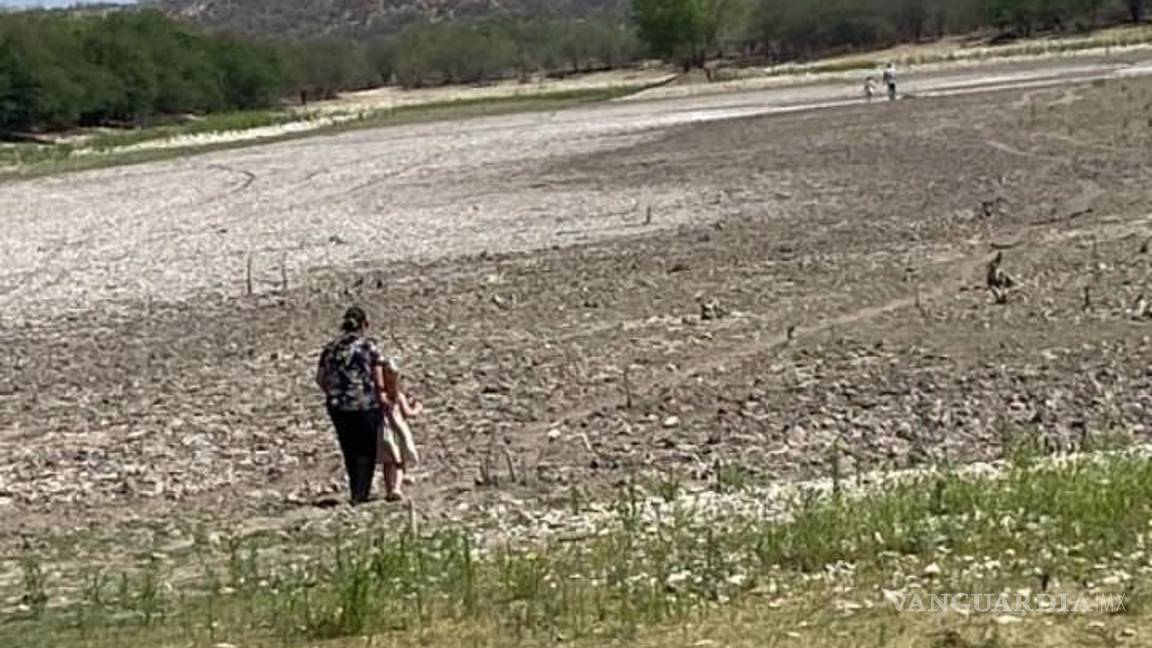 $!Estanque de abrevadero antes de las lluvias, mostraban la escasez de agua que afectaba a los ganaderos de Piedras Negras.