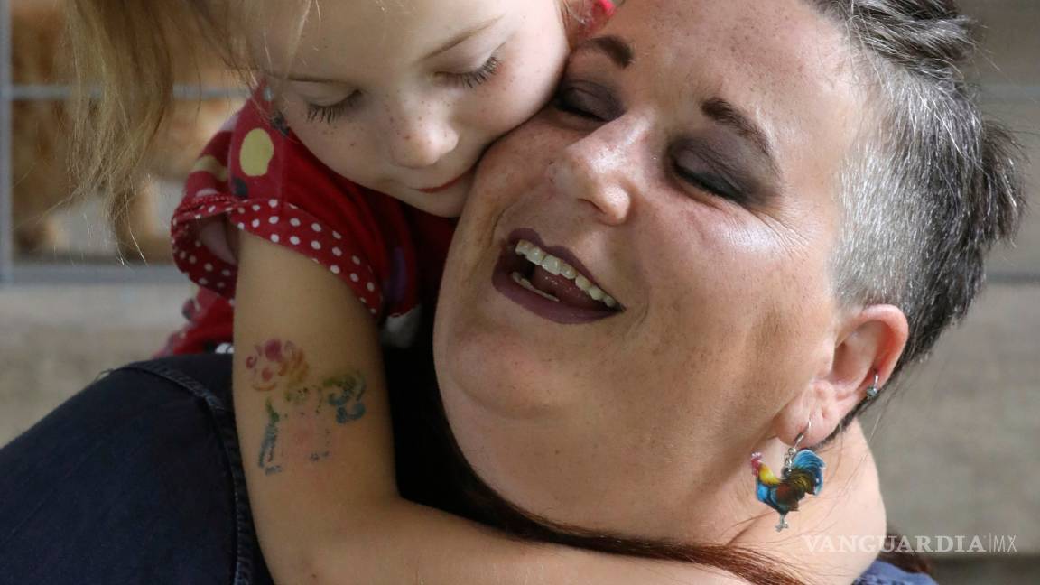 $!20 años después Amie Schofield, da a luz otro hijo intersexual