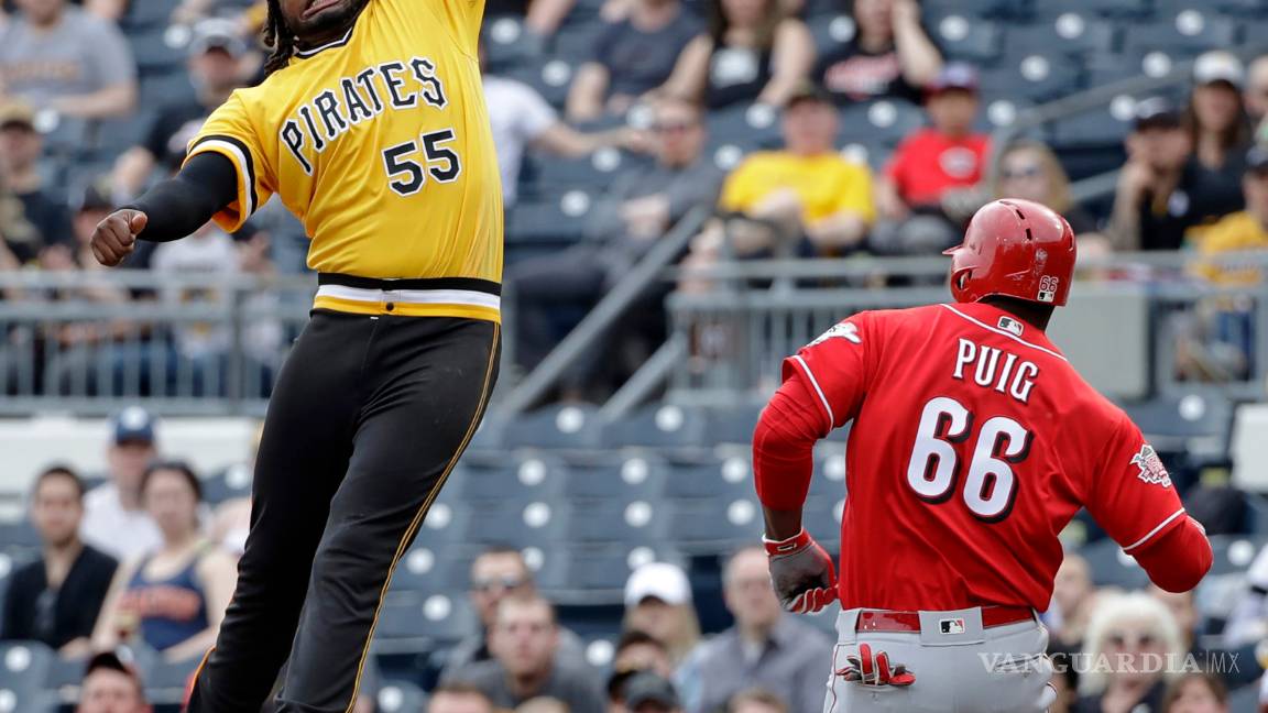 $!En pelea campal entre Piratas y Rojos, Yasiel Puig y otros cuatro peloteros más salen expulsados