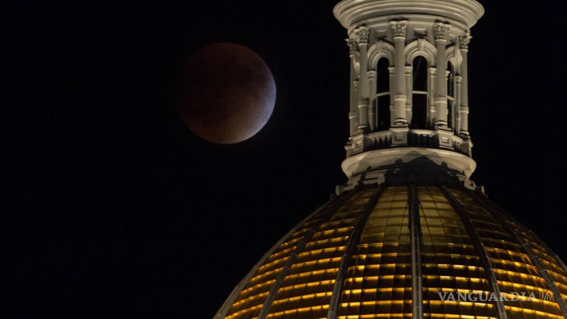 $!Las mejores fotos del eclipse total y la superluna de ayer